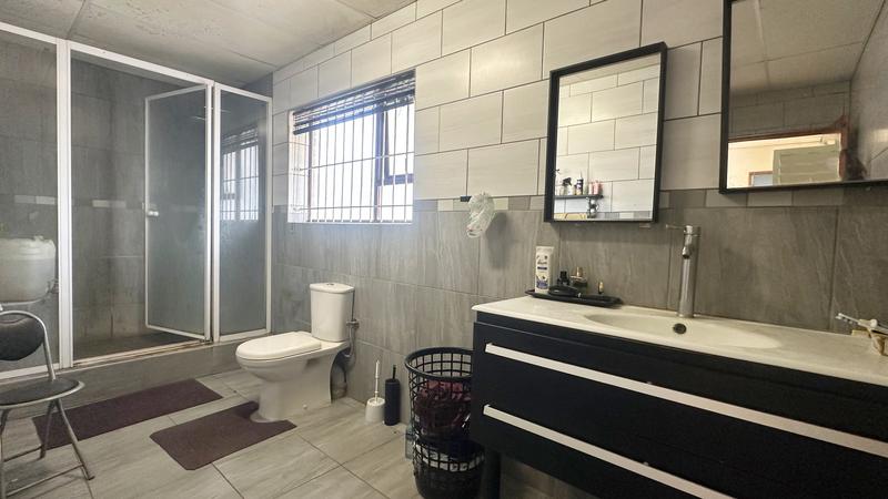 7 Bedroom Property for Sale in Dassenberg Western Cape